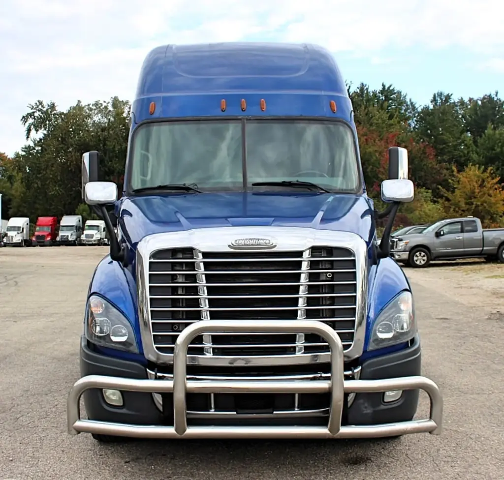 2020 Freightliner Cascadia 125 Glider – straight front view with chrome grille and heavy-duty grille guard.