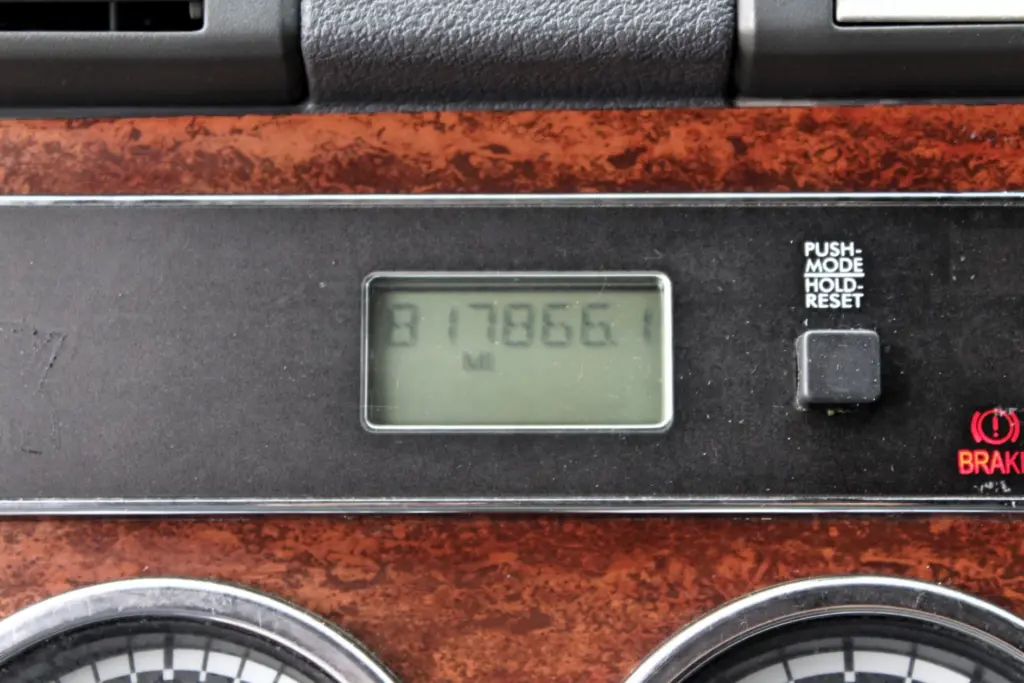 2020 Freightliner Cascadia 125 Glider – odometer close-up showing 817,866 miles on the instrument cluster.