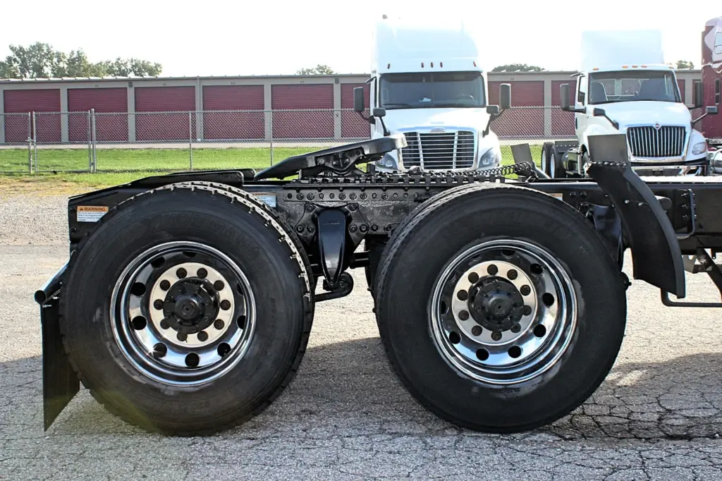 2020 Freightliner Columbia 120 Glider – tandem rear axles with polished aluminum wheels