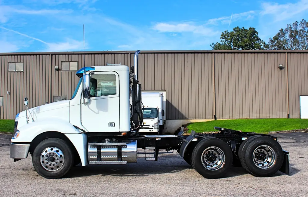 2020 Freightliner Columbia 120 Glider – polished tandem rear wheels and air ride suspension