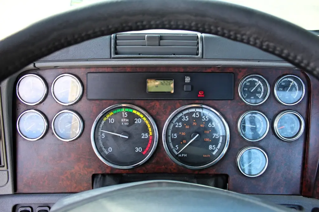 2020 Freightliner Columbia 120 Glider – dashboard controls, air brake knobs and Eaton shifter
